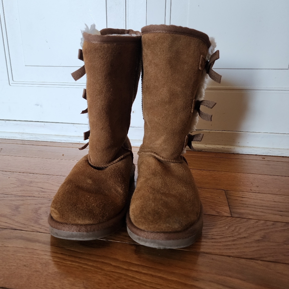 Ugg Koolaburra Kids Boots - Picture 2 of 6